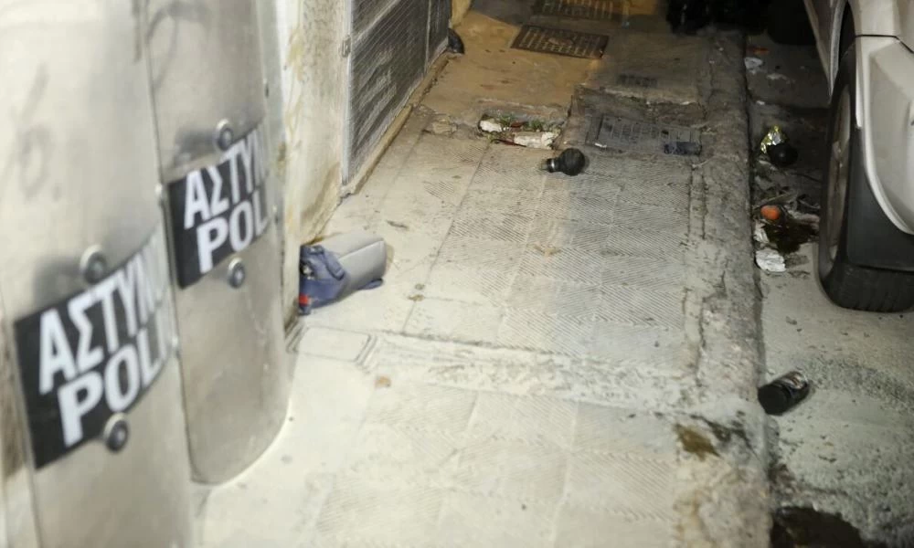 Εξάρχεια: Πάνω από 10 μολότοφ εκσφενδονίστηκαν εναντίον αστυνομικών